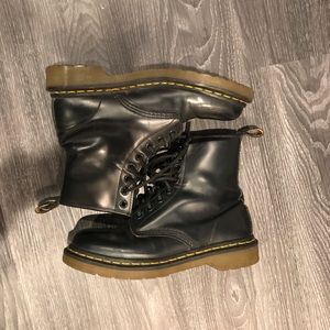 BLACK 1460 DR. MARTEN BOOTS